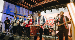 Valmiermuižas etnomūzikas festivāla norise.