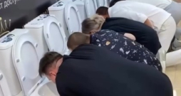 Cīņā pēc naudas balvas – ar galvu podā.