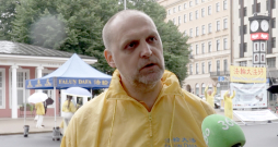 "Faluņgun" kustības sekotājs Jānis Kalugins. "Faluņgun" kustības sekotājs Jānis Kalugins.