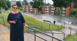 Ineta Danovska, ilggadējā Krāslavas novada būvvaldes vadītāja, uz trešo lielāko pilsētu Latgalē uzaicināta strādāt pēc arhitektūras studijām Rīgā. "Būvvaldē strādāju kopš 1996. gada, toreiz un arī tagad privātmāju sektorā vismaz vienu gatavu objektu ekspluatācijā nodod reizi gadā – tas gan nav mainījies," rezumē speciāliste.