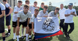 Foto pierādījums, ka okupanti turpina integrēt okupēto Ukrainas teritoriju sportu savā sistēmā. Jūlijā Maskavā notika starptautisks jauniešu futbola turnīrs "Starptautiskais draudzības kauss: Neuzvarēto kods", kurā piedalījās arī vienība no Doneckas.