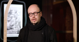 Kultūrpētnieks, Rīgas Stradiņa Universitātes profesors un pasniedzējs Latvijas Mākslas akadēmijā, Deniss Hanovs.