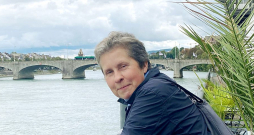 Margarita Zieda: "Kārlis Auškāps ir britu režisora Pītera Bruka meklējumu turpinātājs latviešu teātrī. Viņu abu galvenais jautājums – kā teātrim kopā ar skatītājiem doties dziļumā, kā izrādei apvienoties kopā ar skatītāju, dodoties iekšā esības noslēpumos, garīgos meklējumos." Margarita Zieda: "Kārlis Auškāps ir britu režisora Pītera Bruka meklējumu turpinātājs latviešu teātrī. Viņu abu galvenais jautājums – kā teātrim kopā ar skatītājiem doties dziļumā, kā izrādei apvienoties kopā ar skatītāju, dodoties iekšā esības noslēpumos, garīgos meklējumos."