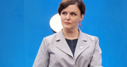 Partijas "Suverēnā vara" līdere Jūlija Stepaņenko: "Aicinu nelikt mūs kādā kastītē pēc etniskā dalījuma."