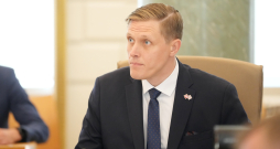 Iekšlietu ministrs Jānis Dombrava pirms Ministru kabineta sēdes.