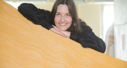 Amanda Ziemele: "Man pašai šie darbi šķiet tādi kā ceļotāji, klejotāji, kam uz brīdi bijusi iespēja apmesties pilī." Amanda Ziemele: "Man pašai šie darbi šķiet tādi kā ceļotāji, klejotāji, kam uz brīdi bijusi iespēja apmesties pilī."