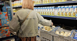 Piens ir viens no tiem produktiem, kam līdz ar pagaidu samazinātā PVN piemērošanu pirmajā mēnesī samazinājusies cena arī lielākajā daļā veikalu.