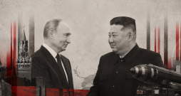 Ilustratīva kolāža par Krievijas un Ziemeļkorejas līderu Vladimira Putina un Kima Čenuna sadarbību.