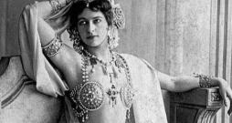 Mata Hari (1876–1917).