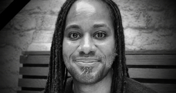 Džeisons Ādejs.