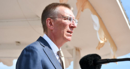 Valsts prezidents Edgars Rinkēvičs piedalās Vissvētākās Jaunavas Marijas debesīs uzņemšanas svētku galvenajā Svētajā Misē Aglonā.