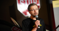 "Ceļu satiksmes drošības direkcijas" (CSDD) Komunikācijas departamenta vadītājs Mārtiņš Mālmeisters piedalās CSDD satiksmes drošības kampaņas pret braukšanu reibumā "Ballējam - izzzguļam" atklāšanas pasākumā Rīgas Motormuzejā.