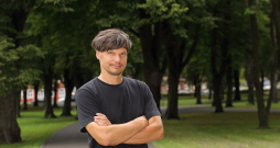 Gatis Šļūka: "Laikam paveicies dzīvē, ka varu joprojām zīmēt karikatūras, un ikdienā iznāk zīmēt diezgan daudz, kaut kas sakrājas un var pareizajā kombinācijā salikt kopā jaunā grāmatā."