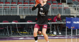 Krišs Helmanis pievienojies Buenosairesas "Boca Juniors" organizācijai, kas pasaulē slavena ar vienu no labākajiem Dienvidamerikas futbola klubiem, bet tās paspārnē ir arī basketbola vienība. Iepriekšējā sezonā groza bumbas meistari uzvarēja Amerikas Čempionu līgā, vietējās meistarsacīkstēs samierinoties vien ar ceturto vietu. Krišs Helmanis pievienojies Buenosairesas "Boca Juniors" organizācijai, kas pasaulē slavena ar vienu no labākajiem Dienvidamerikas futbola klubiem, bet tās paspārnē ir arī basketbola vienība. Iepriekšējā sezonā groza bumbas meistari uzvarēja Amerikas Čempionu līgā, vietējās meistarsacīkstēs samierinoties vien ar ceturto vietu.