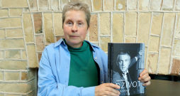 Jaunajā Rīgas teātrī atvērta Kārlim Auškāpam veltītā grāmata “Dzīvot no tā, kā nav”. Margarita Zieda. 