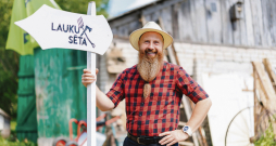 "Lauku sēta".