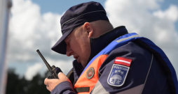 Valsts policijas darbinieks. Valsts policijas darbinieks.