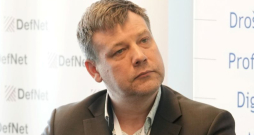 Iekšlietu digitālā centra priekšnieka vietnieks Intars Ločmelis. Iekšlietu digitālā centra priekšnieka vietnieks Intars Ločmelis.
