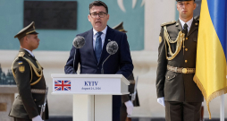 Apvienotās Karalistes premjerministrs Endijs Bērnems pirmdien Kijivā paziņoja, ka Ukrainai būs pieejamas slepenas britu raķešu tehnoloģijas. Apvienotās Karalistes premjerministrs Endijs Bērnems pirmdien Kijivā paziņoja, ka Ukrainai būs pieejamas slepenas britu raķešu tehnoloģijas.