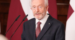 Mākslinieks, mākslas vēsturnieks Imants Lancmanis.