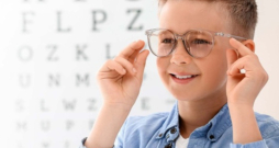 Bērni valsts apmaksātas brilles varēs saņemt arī reģionos.