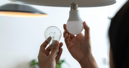 LED spuldzes patērē vidēji par 80–90% mazāk elektroenerģijas nekā citu veidu spuldzes un to darbības laiks ir ilgāks.
