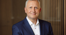 Raimonds Skrebs, AS "Sadales tīkls" tehniskais direktors: "Elektropārvades tīkla modernizēšanai līdz šim ir piesaistīts arī ES fondu finansējums, un tas būtu nepieciešams arī turpmāk, jo izmaksas ir ļoti augstas." Raimonds Skrebs, AS "Sadales tīkls" tehniskais direktors: "Elektropārvades tīkla modernizēšanai līdz šim ir piesaistīts arī ES fondu finansējums, un tas būtu nepieciešams arī turpmāk, jo izmaksas ir ļoti augstas."