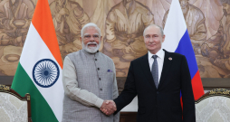 Indijas premjerministrs Narendra Modi, pirmdien Kirgizstānas galvaspilsētā Biškekā Šanhajas Sadarbības organizācijas (SCO) samita gaitā tiekoties ar Krievijas diktatoru Vladimiru Putinu, aicināja spert soļus, lai izbeigtu karu Ukrainā. Indijas premjerministrs Narendra Modi, pirmdien Kirgizstānas galvaspilsētā Biškekā Šanhajas Sadarbības organizācijas (SCO) samita gaitā tiekoties ar Krievijas diktatoru Vladimiru Putinu, aicināja spert soļus, lai izbeigtu karu Ukrainā.