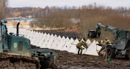 Latvijas austrumu pierobežā sākti Baltijas aizsardzības līnijas pretmobilitātes infrastruktūras izbūves darbi. Latvijas austrumu pierobežā sākti Baltijas aizsardzības līnijas pretmobilitātes infrastruktūras izbūves darbi.