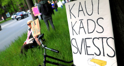 Latvijā daudzas "ārzemju modes" ienāk ar novēlošanos, bet nu jau arī mūsu zinātnieki, lai tiktu pie naudas, apguvuši jaunu terminoloģiju un lozungus. Ilustratīvs attēls. Latvijā daudzas "ārzemju modes" ienāk ar novēlošanos, bet nu jau arī mūsu zinātnieki, lai tiktu pie naudas, apguvuši jaunu terminoloģiju un lozungus. Ilustratīvs attēls.
