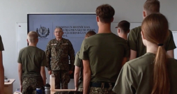 Pirmajā kursā uzņemti 24 jaunieši, kuri četru gadu laikā līdztekus vidusskolas izglītībai apgūs militārās prasmes. 