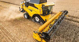 'New Holland CX PLMi' kombains. 'New Holland CX PLMi' kombains.