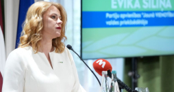 Partiju apvienības "Jaunā Vienotība" (JV) Vidzemes saraksta līdere, Saeimas deputāte Evika Siliņa.