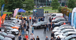 "Spices e-Auto dienā" apmeklētāji varēja apskatīt un izmēģināt vairāk nekā 30 elektroauto modeļus.