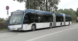 Rīgas ielās testē gandrīz 25 metrus garu autobusu.