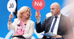 Premjers Andris Kulbergs nesen saķērās ar Nacionālo apvienību jautājumā par imigrācijas ierobežošanas plānu, savukārt pret NA līderes, izglītības un zinātnes ministres Ilzes Indriksones aktivitātēm iebildumi bijuši citiem koalīcijas partneriem – "Jaunajai Vienotībai" un ZZS.