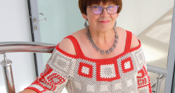 Tamborētā kleita.