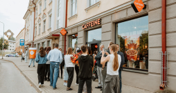 Valmierā, Rīgas ielā 9, durvis vērusi pirmā "Caffeine" kafejnīca pilsētā.