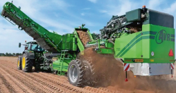  'AVR Ceres 440' kartupeļu stādāmais agregāts.