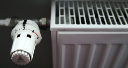 Radiatoru termoregulators, apkure. Ilustratīvs attēls.