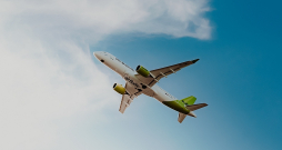 "Air Baltic" beidzot ķēries pie savu problēmu saknes – ārkārtīgi smagās un ilgtermiņā neizturamās parādu nastas.