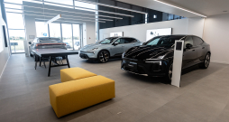 Jaunais Polestar salons Skanstes ielā 33, Rīgā. Jaunais Polestar salons Skanstes ielā 33, Rīgā.