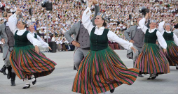 Dziesmu un deju svētki. Dziesmu un deju svētki.