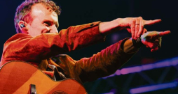 Jānis Aišpurs: "Izvēlējos "Vālodzīti", jo omīte to dziedāja, un tas arī savā ziņā ir mans mazais muzikālais piemineklis".