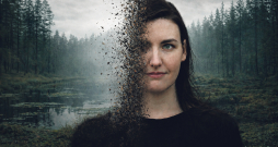 "Bez pēdām. Anna".