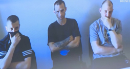 Apsūdzētie Oļegs Sverdlovs, Arnis Jansons, Jurijs Luks atrodas apcietinājumā, tāpēc tiesas procesā piedalās videokonferences režīmā.
