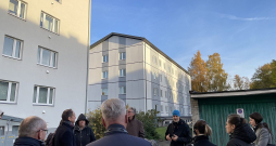 Viens no risinājumiem, kas var atvieglot un paātrināt ēku siltināšanu, ir rūpnieciski ražoto paneļu izmantošana. Lūk, daži piemēri no Igaunijā īstenotiem siltināšanas projektiem – uzņēmuma "Balti Vara Ehitus" īstenotais projekts un "Interreg Baltic Sea Region" projekta ietvaros siltinātās ēkas. Viens no risinājumiem, kas var atvieglot un paātrināt ēku siltināšanu, ir rūpnieciski ražoto paneļu izmantošana. Lūk, daži piemēri no Igaunijā īstenotiem siltināšanas projektiem – uzņēmuma "Balti Vara Ehitus" īstenotais projekts un "Interreg Baltic Sea Region" projekta ietvaros siltinātās ēkas.