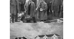 Pamatakmens likšana un Liepājas ielas rindu mājas 1927. gadā.