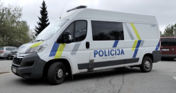 Aizdomās turētajam piemērots apcietinājums.
