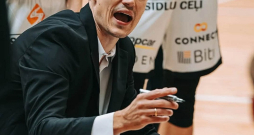 Dāvis Čoders pirmo reizi sezonu sāk galvenā trenera amatā lielajā basketbolā, un viņam tas gods stūrēt čempiones "Valmieras Glass VIA" kuģi. Dāvis Čoders pirmo reizi sezonu sāk galvenā trenera amatā lielajā basketbolā, un viņam tas gods stūrēt čempiones "Valmieras Glass VIA" kuģi.